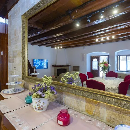 Gala Estate Traditional Mansion * Gardeládes