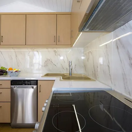 Gala Estate Traditional Mansion * Gardeládes