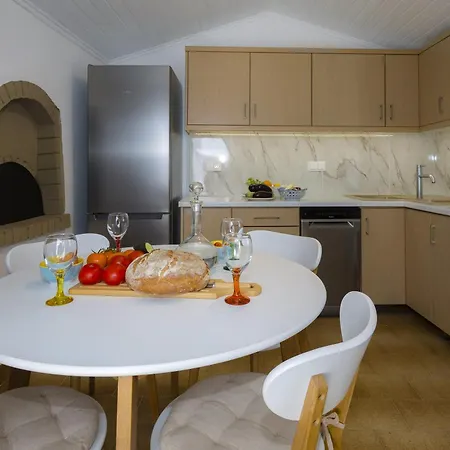 Gala Estate Traditional Mansion *