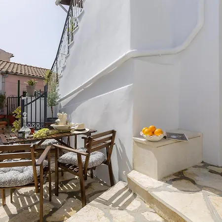 Gala Estate Traditional Mansion * Gardeládes