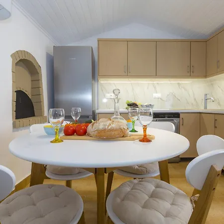 Gala Estate Traditional Mansion Hébergement de vacances *