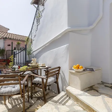 Gala Estate Traditional Mansion * Gardeládes