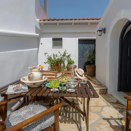 Gala Estate Traditional Mansion Gardeládes