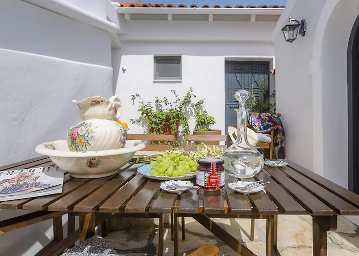 Gala Estate Traditional Mansion Gardeládes